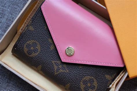 louis vuitton fausse|faux Louis Vuitton wallet.